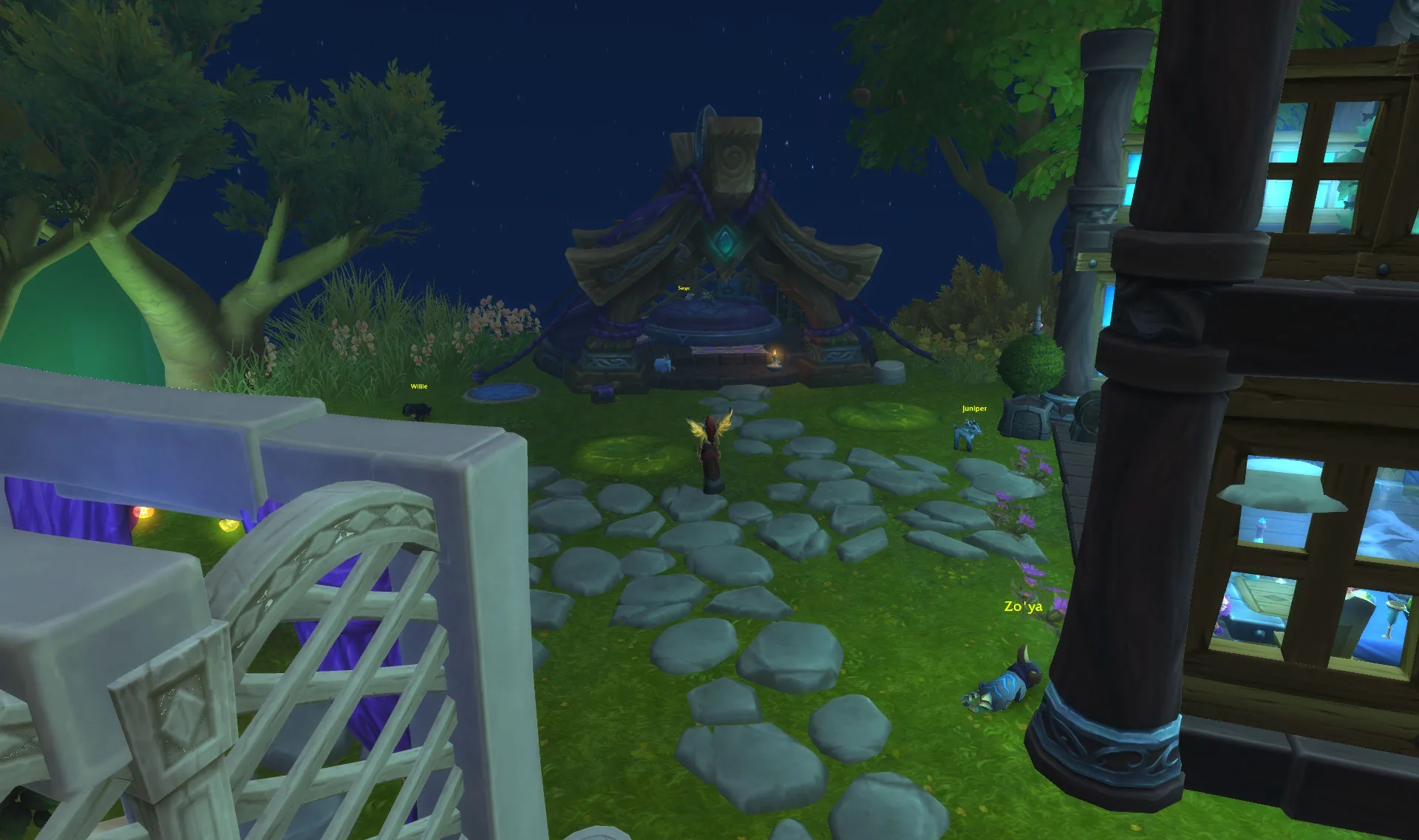 Beautiful nightroom with a bouffee HUD layout screenshot