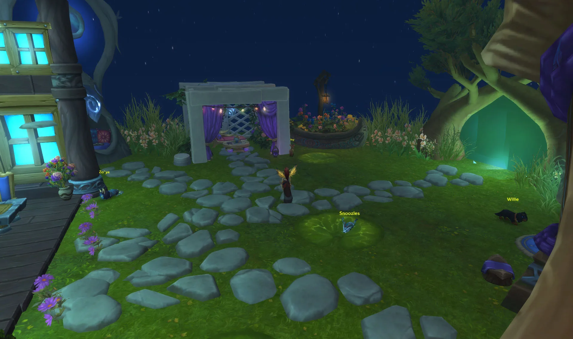 Beautiful nightroom with a bouffee HUD layout screenshot